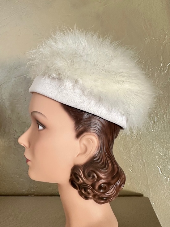 FLUFFY VINTAGE IVORY  COLOR MARABOU FEATHER TAM WITH STRETCH FABRIC HEADBAND main image 4